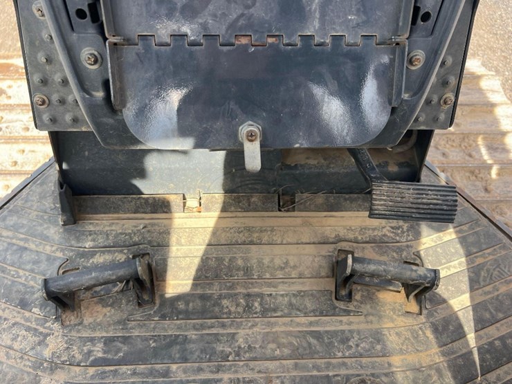 2019-deere-450k-lgp-image-30