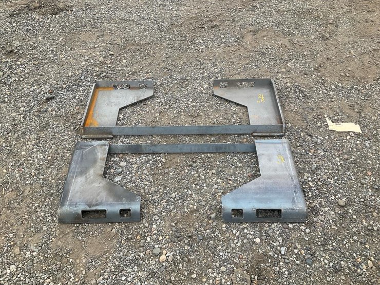 #1395-•-3/8"-thick-quick-tach-cut-out-mount-plates-image-1