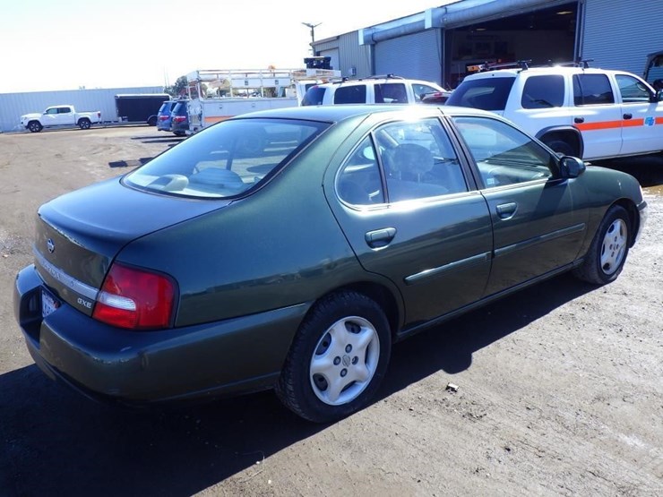2001-nissan-altima-sedan-image-3