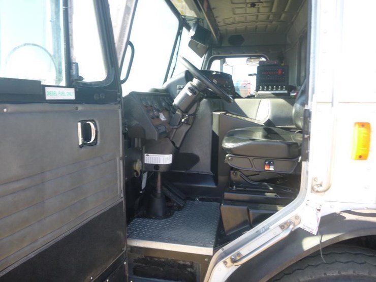 2014-peterbilt-pb320-front-loading-garbage-truck-image-11