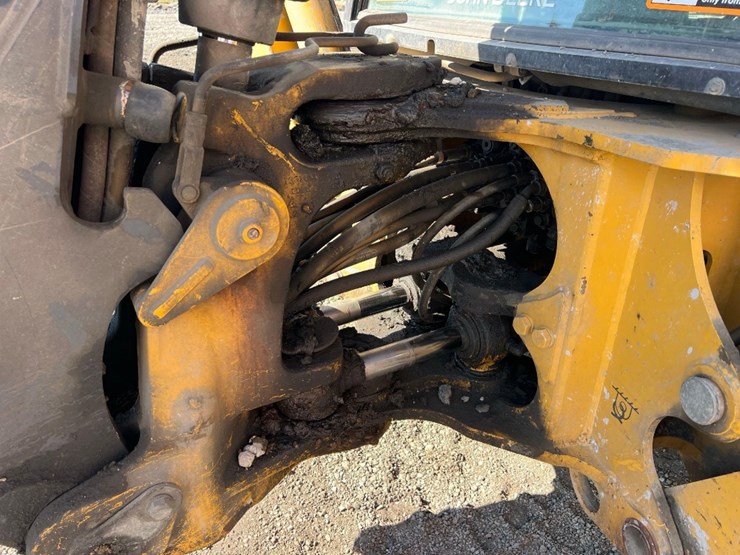 deere-410l-image-25