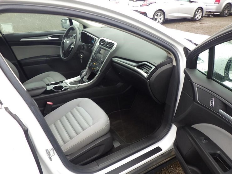 2014-ford-fusion-sedan-image-6