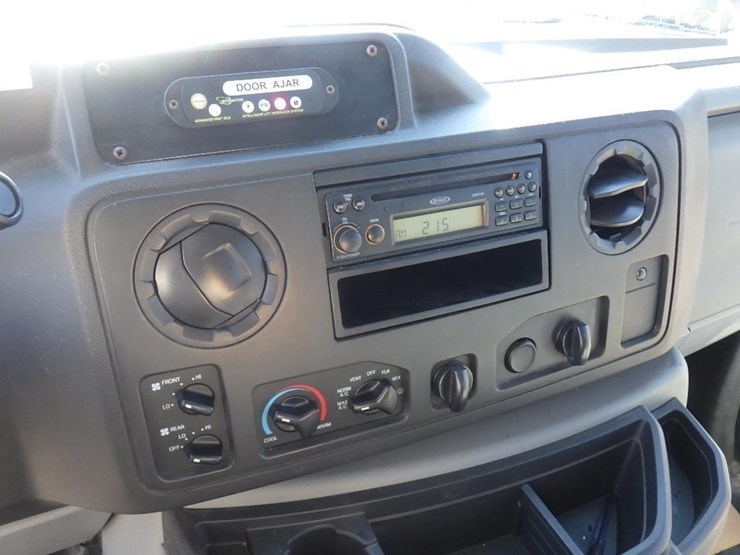 2015-ford-e350-image-13