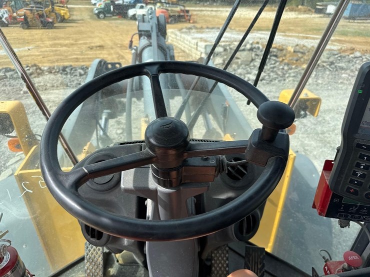 2017-deere-644k-image-22