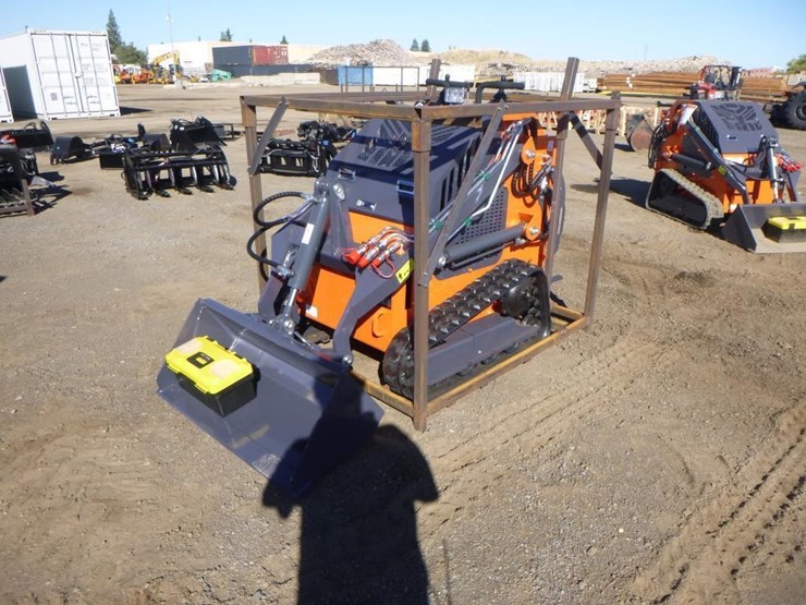 tpm-t460-skid-steer-track-loader-image-1