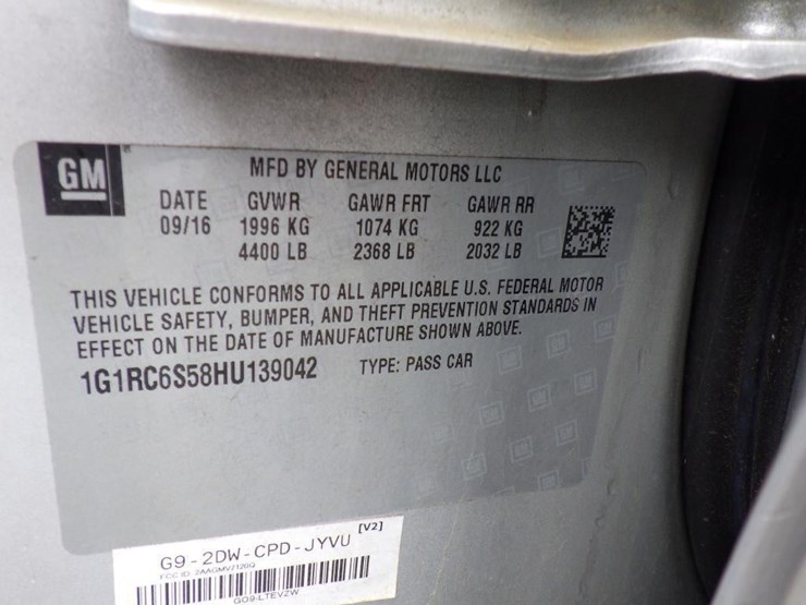 2017-chevrolet-volt-sedan-image-16