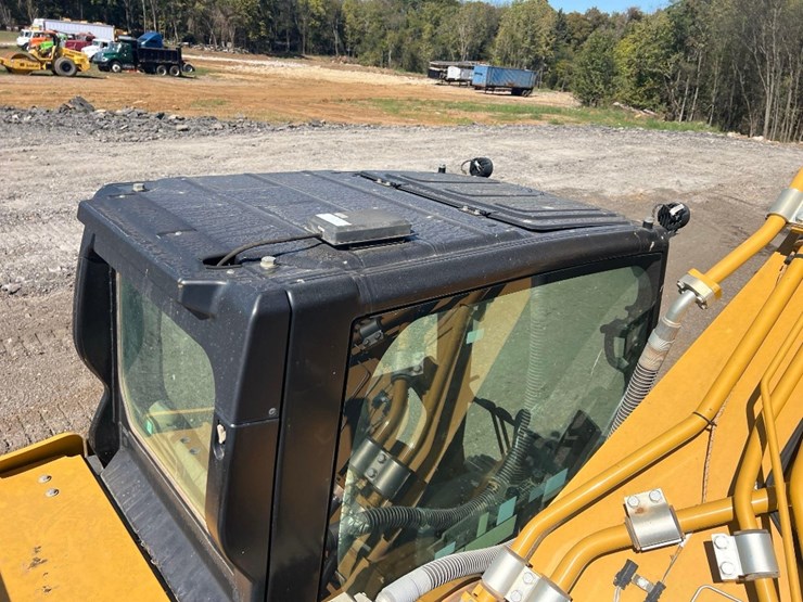 2021-caterpillar-336gc-image-17