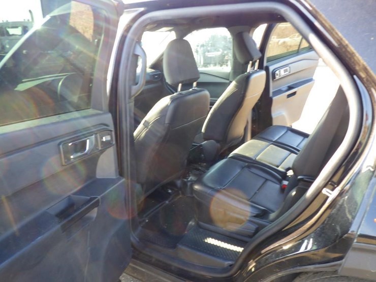2022-ford-explorer-image-7