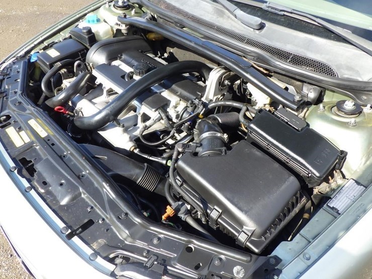 2006-volvo-s60-sedan-image-10