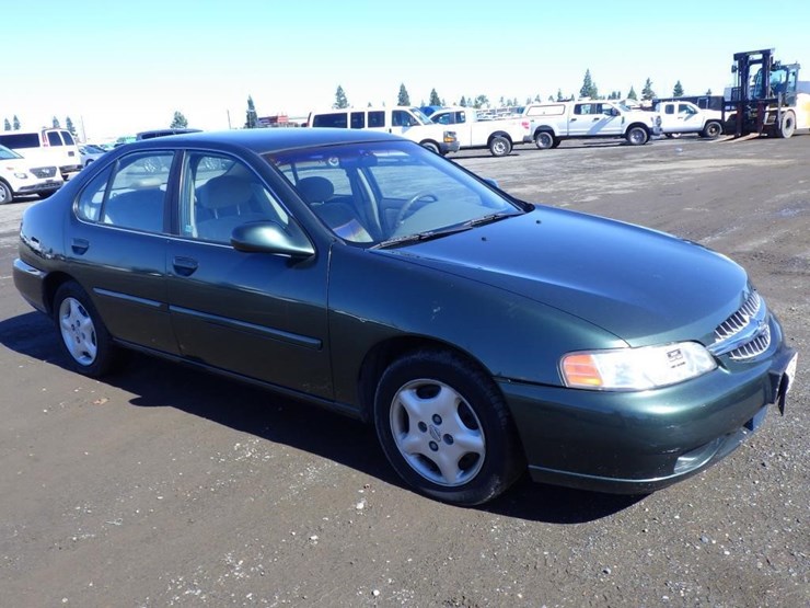 2001-nissan-altima-sedan-image-2