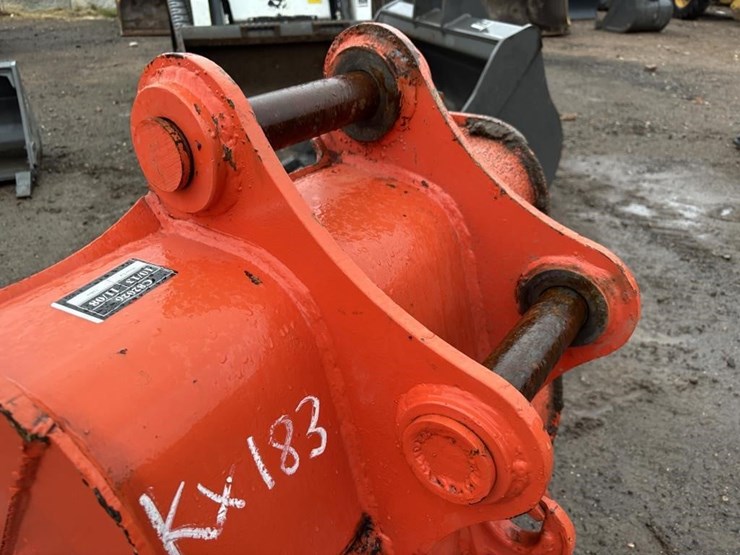 kubota-27"-excavator-bucket-w/teeth-image-7
