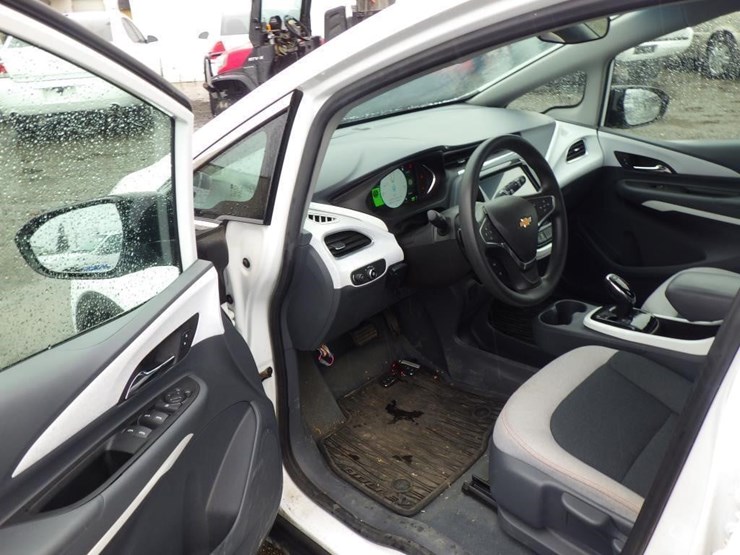 2017-chevrolet-bolt-sedan-image-5