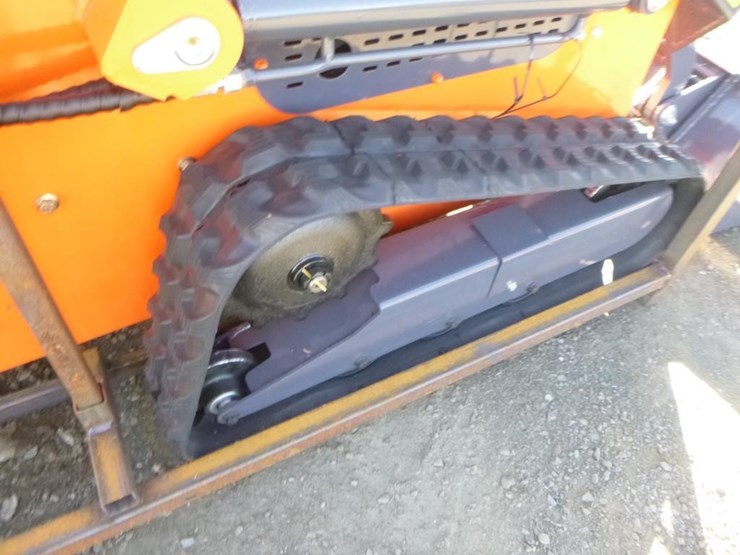 tpm-t460-skid-steer-track-loader-image-18