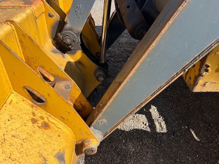 deere-410l-image-15