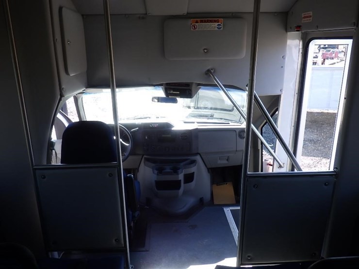 2015-ford-e350-image-24