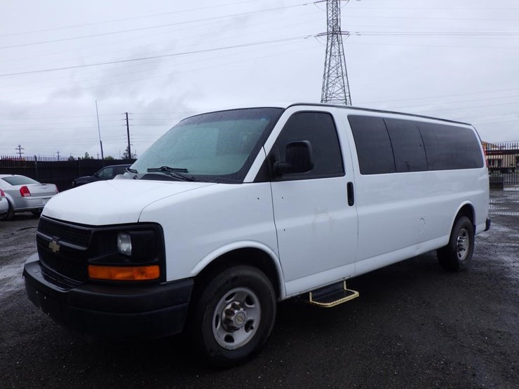 2013-chevrolet-3500-image-1