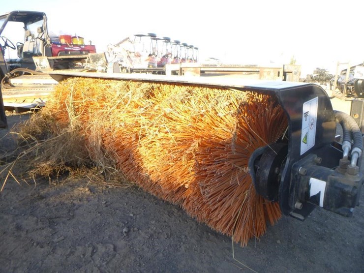 giyi-64"-skid-steer-angle-broom-image-6