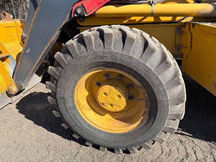 deere-410l-image-10