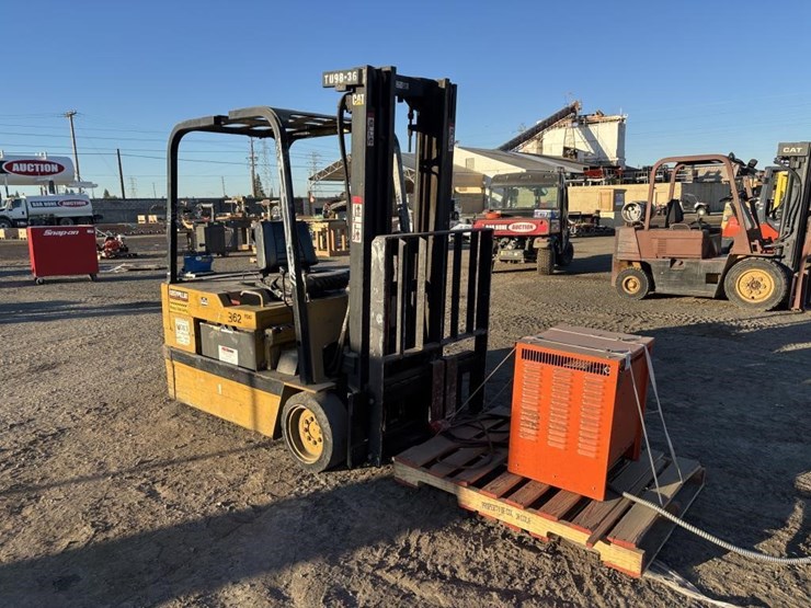 caterpillar-fc40-image-2