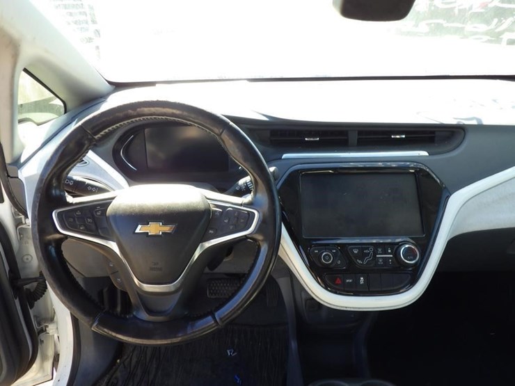 2018-chevrolet-bolt-sedan-image-8