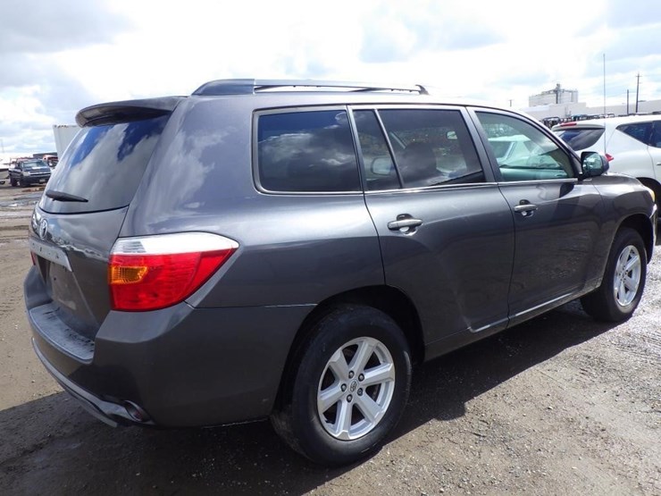 2010-toyota-highlander-image-3