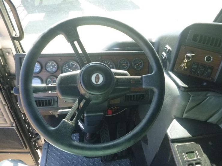 2014-peterbilt-pb320-front-loading-garbage-truck-image-17