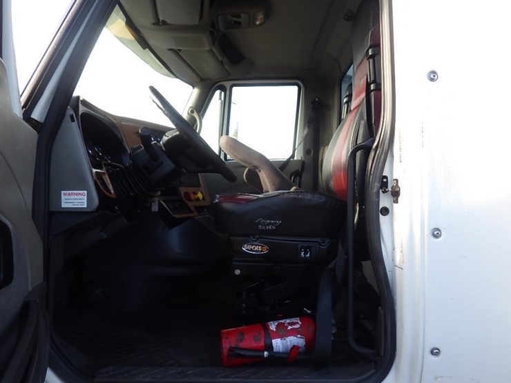 2011-international-prostar-image-21