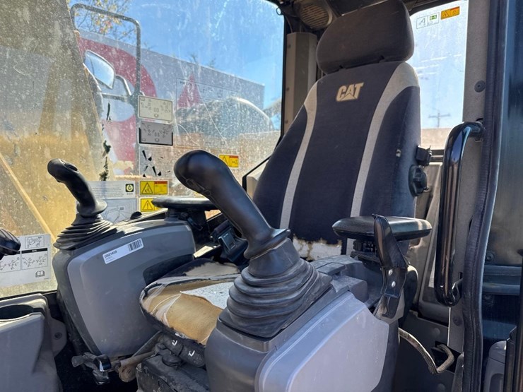 2016-caterpillar-315fl-image-29