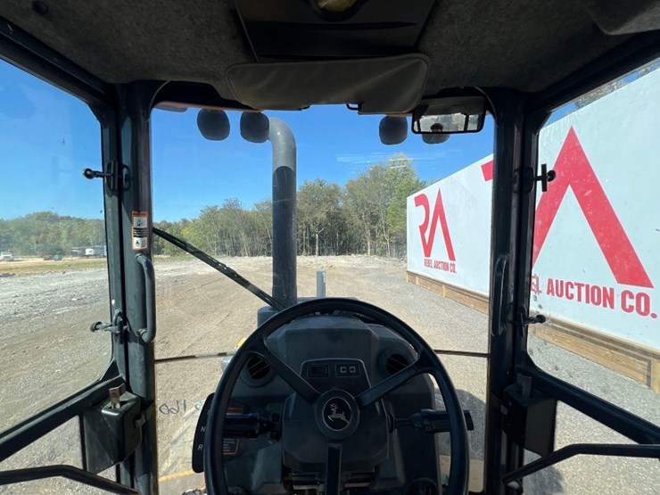deere-410l-image-43