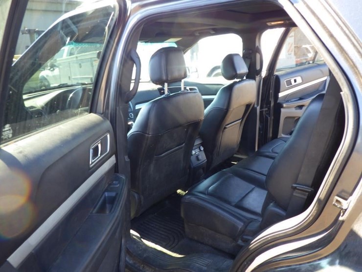 2016-ford-explorer-image-7