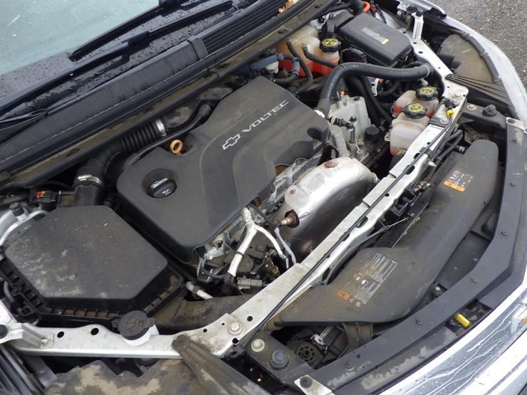 2017-chevrolet-volt-sedan-image-11