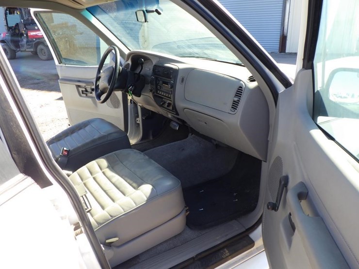 1995-ford-explorer-image-6