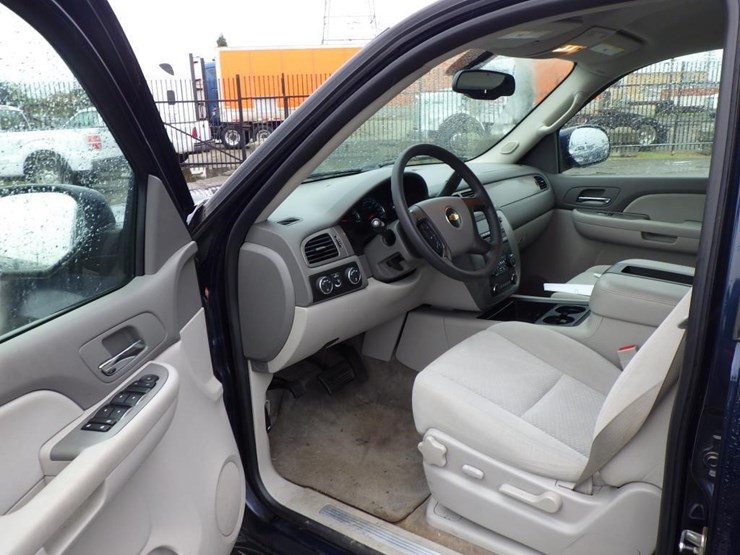 2008-chevrolet-tahoe-image-5