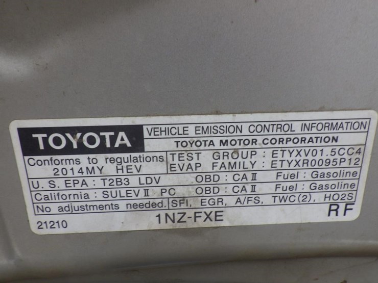 2014-toyota-prius-c-sedan-image-12