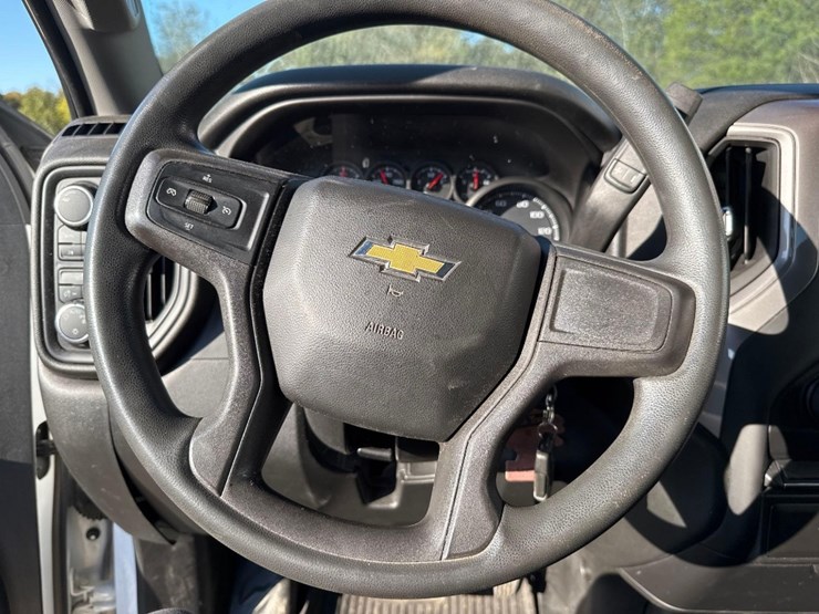 2020-chevrolet-silverado-image-25