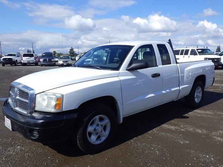 2005-dodge-dakota-image-1