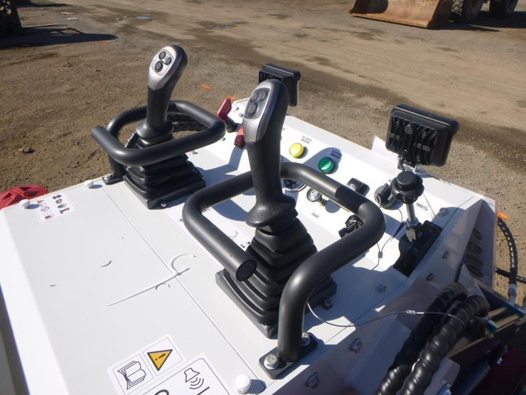 battler-st28h-6-skid-steer-track-loader-image-15