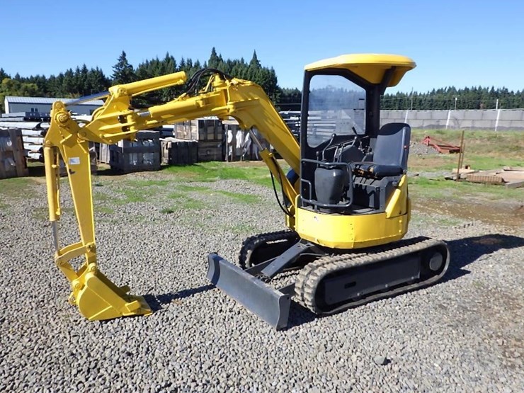 komatsu-pc12-image-1