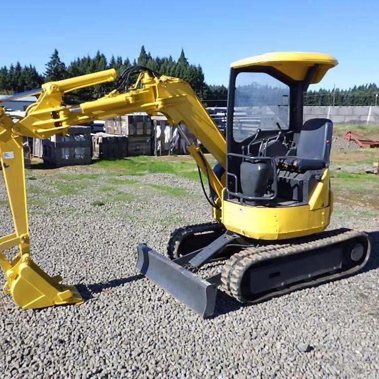 KOMATSU PC12