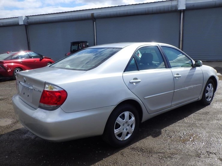 2006-toyota-camry-sedan-image-3