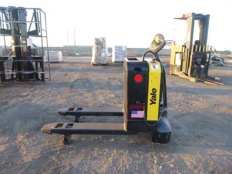 yale-electric-pallet-jack-image-5