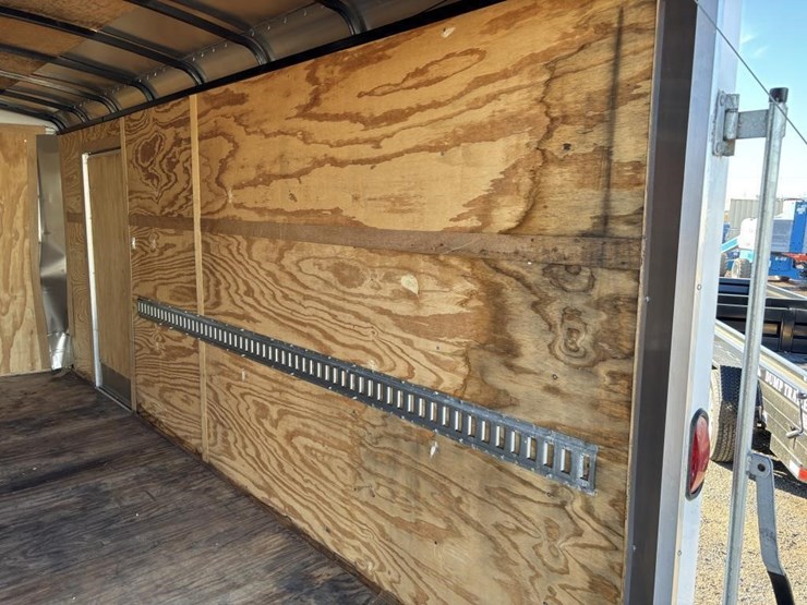 2007-haulmark-kd7x16wt3-enclosed-trailer-image-24