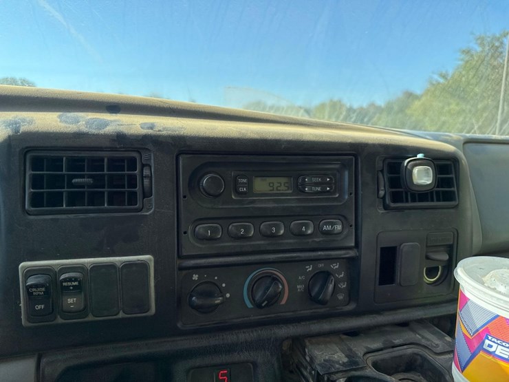 2006-ford-f750-image-28