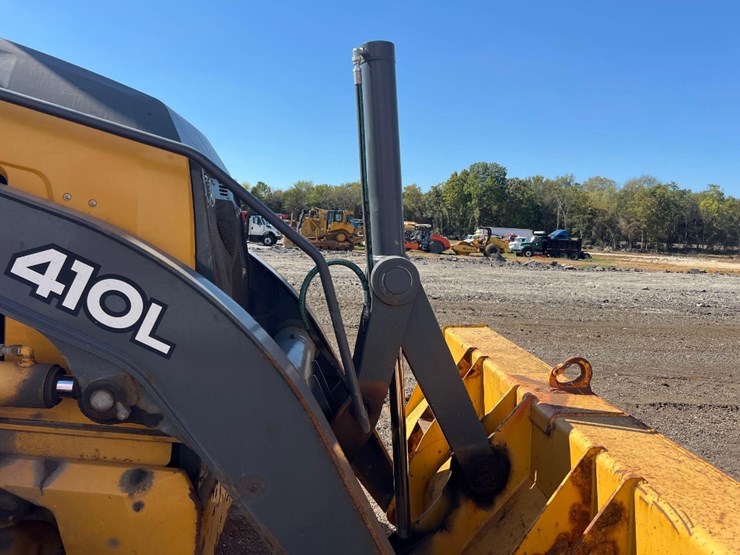 deere-410l-image-23