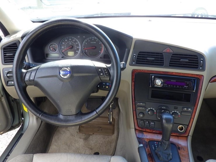 2006-volvo-s60-sedan-image-9
