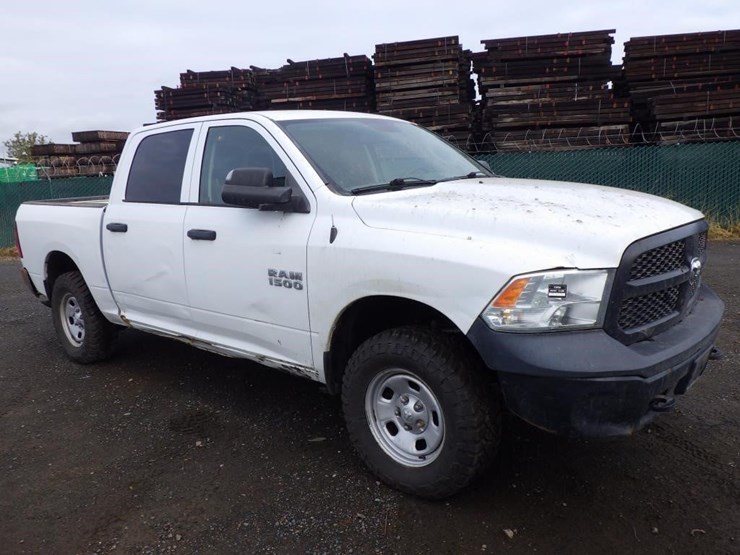 2016-ram-1500-crew-cab-pickup-turck-image-2