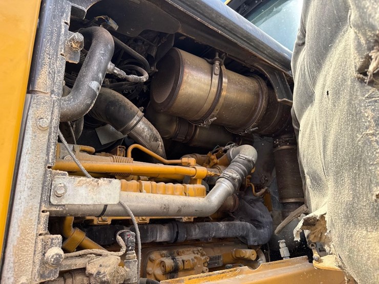 2017-deere-644k-image-13