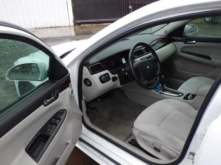 2013-chevrolet-impala-sedan-image-5
