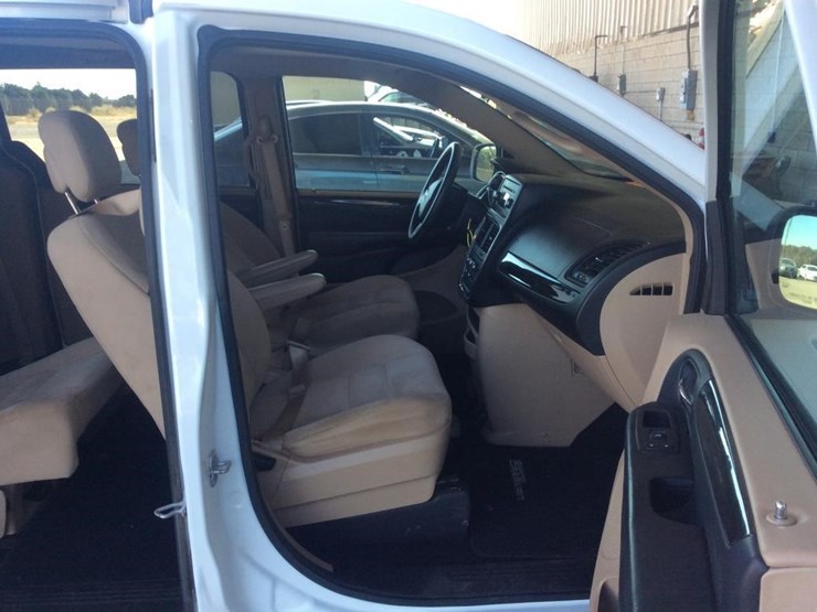 2011-dodge-grand-caravan-image-11