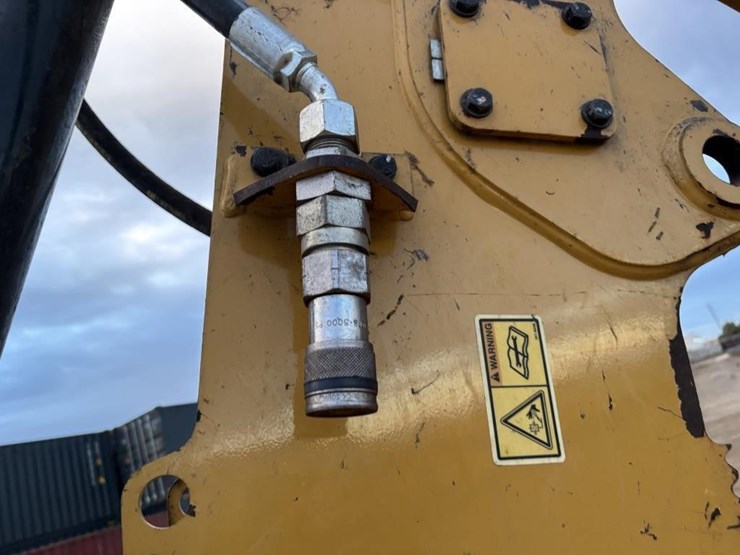 caterpillar-420f2-image-21